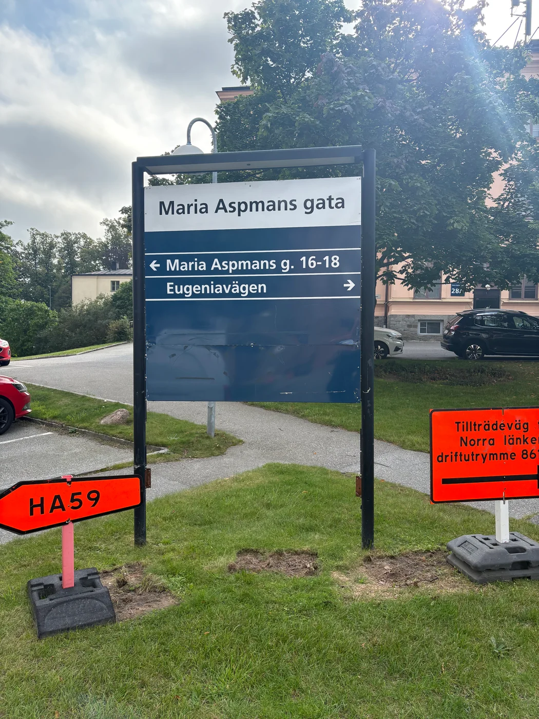 Befintlig hänvisningsskyltning i fastighetsmiljö