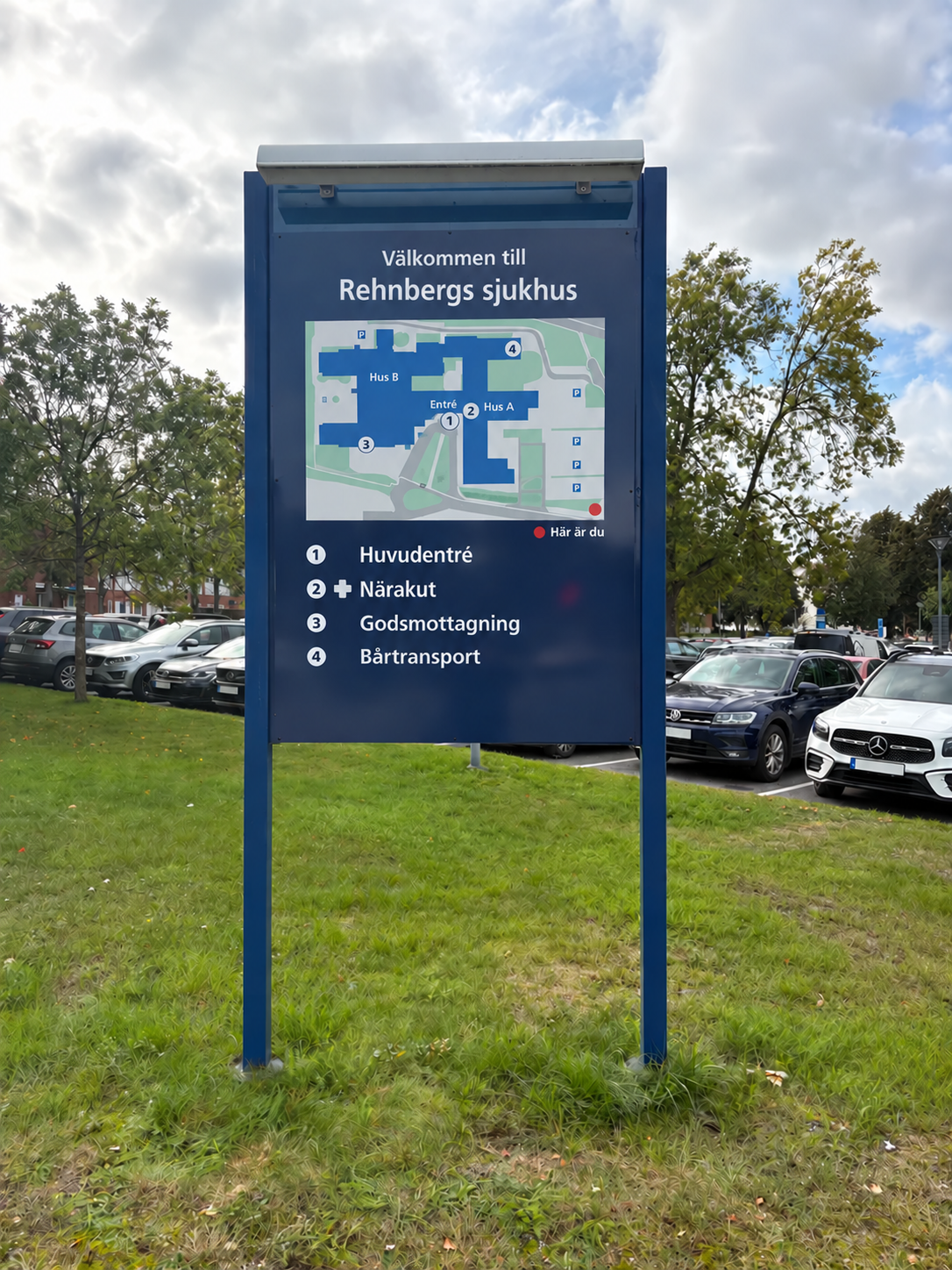 Orienteringsskylt med karta